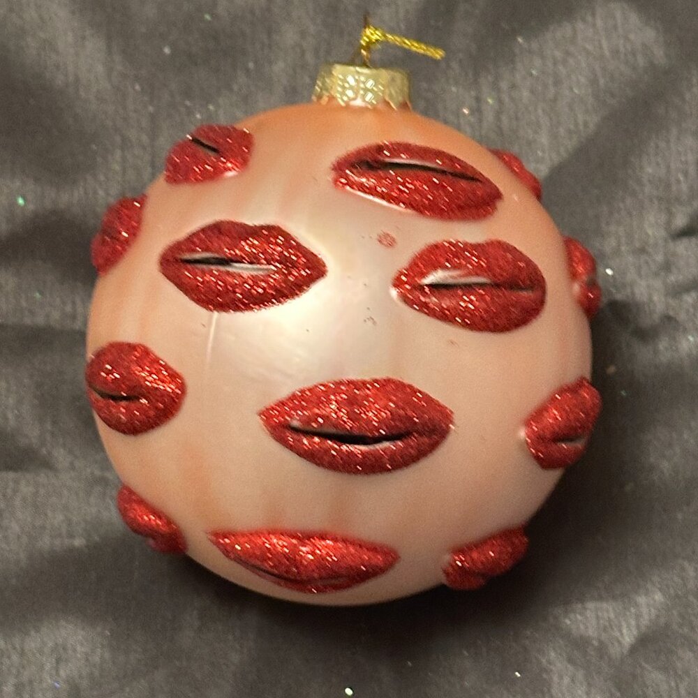 LIPS bauble round ornament